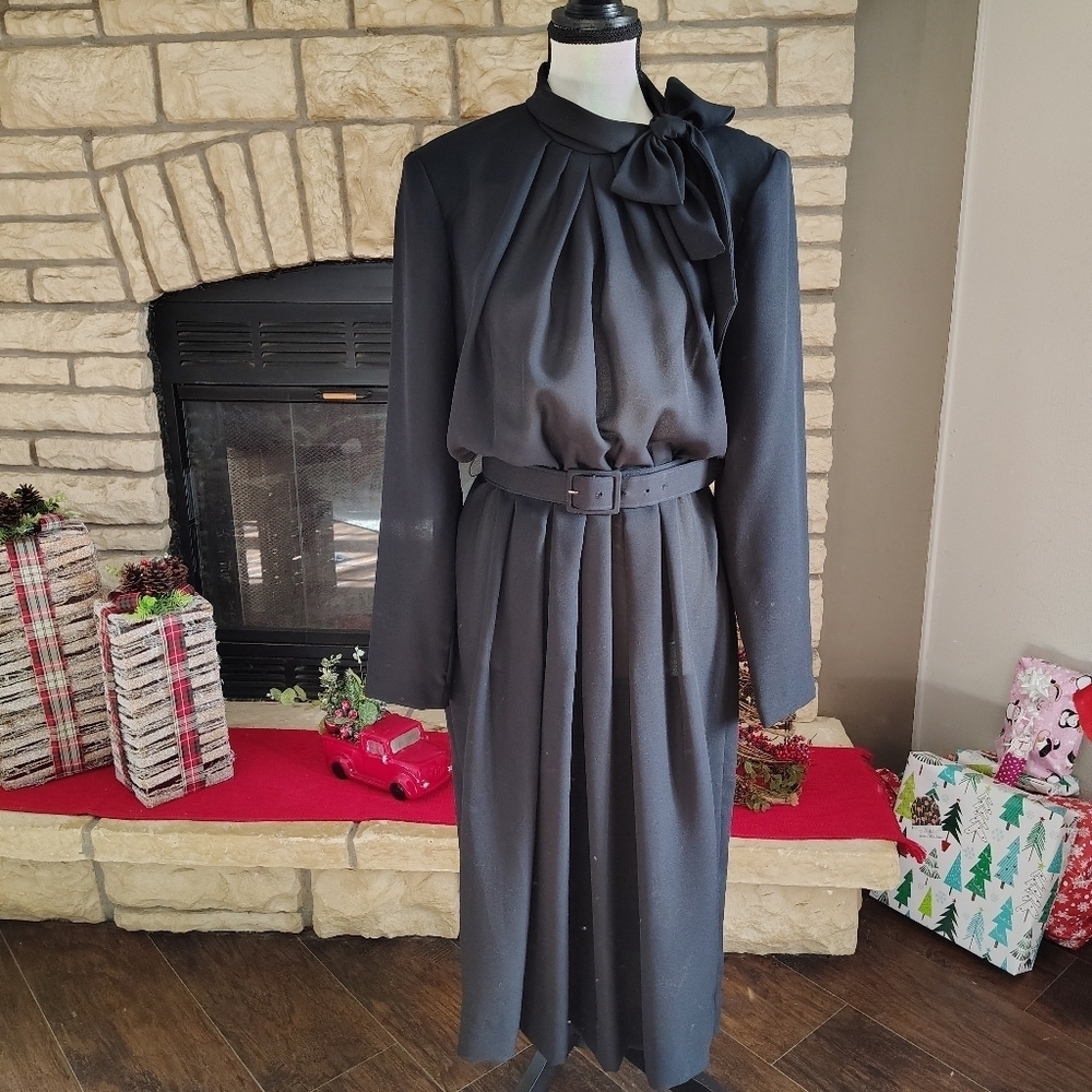 Vintage Elegant Black Women's Long Sleeve Sheer Style Dress With Belt Size 12